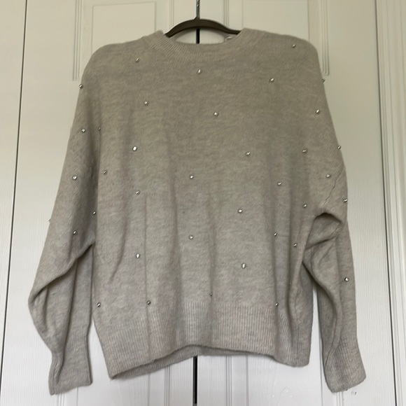 H&M • Cream Sweater - Picture 1 of 4